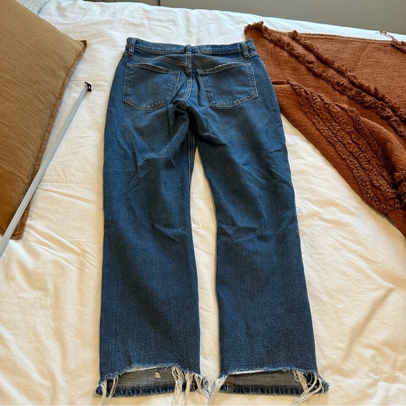 Like new! A&F High Rise Mom Jean 26S - Picture 11 of 16